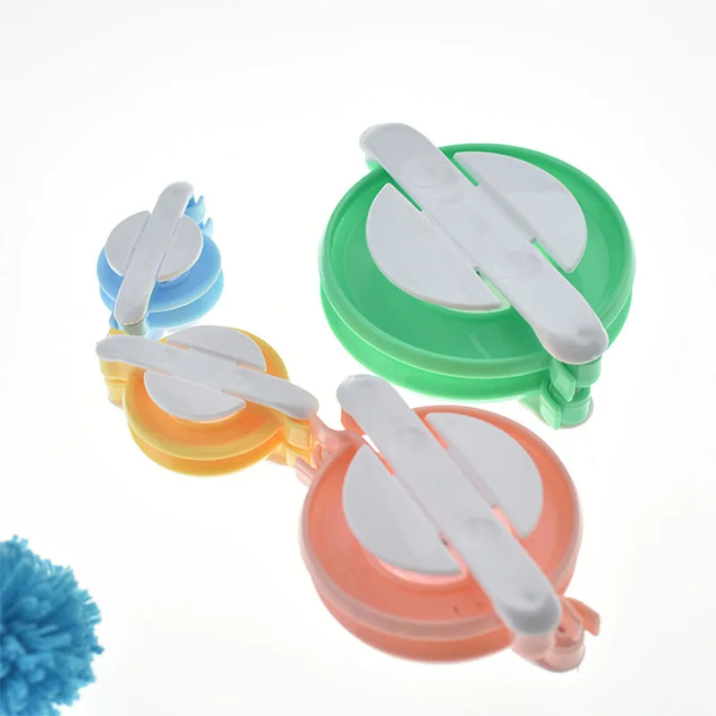 

4 Essential Pom Poms Maker Fluff Ball Weaver Needle Craft Tool Round Mixed DIY Craft Knitting Handmade Loom Wool Tools Set DY009