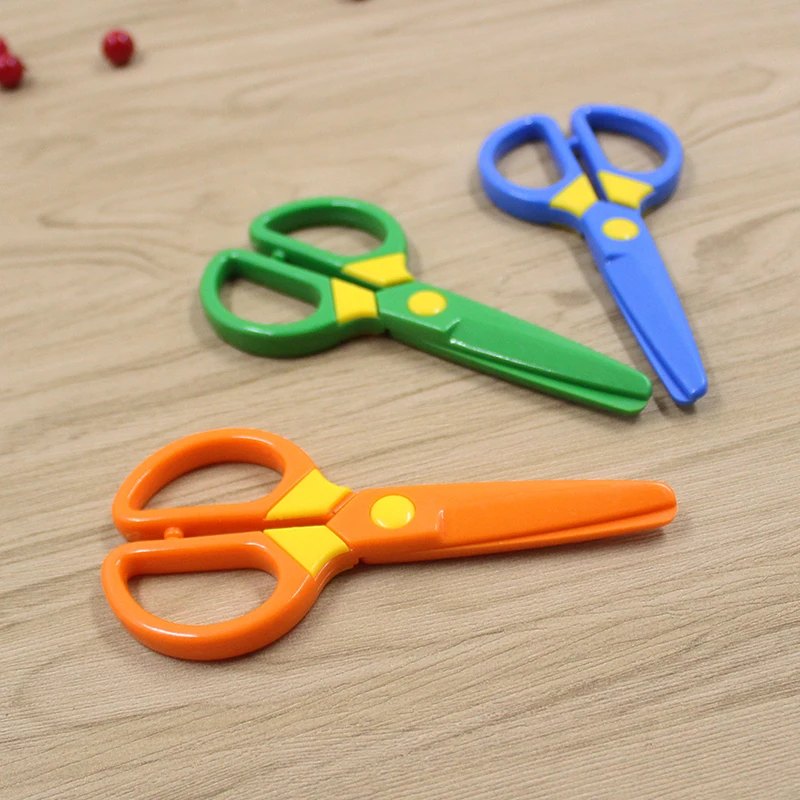 選択の 3 色すべてのプラスチックはさみ子供の紙カットのおもちゃ特別なはさみかわいい子供のプラスチック安全はさみ Scissors Aliexpress