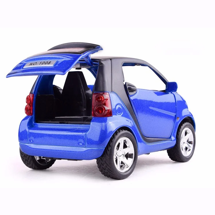 Коллекционная модель Smart Fortwo в масштабе 1/32 отлитый под давлением автомобиль
