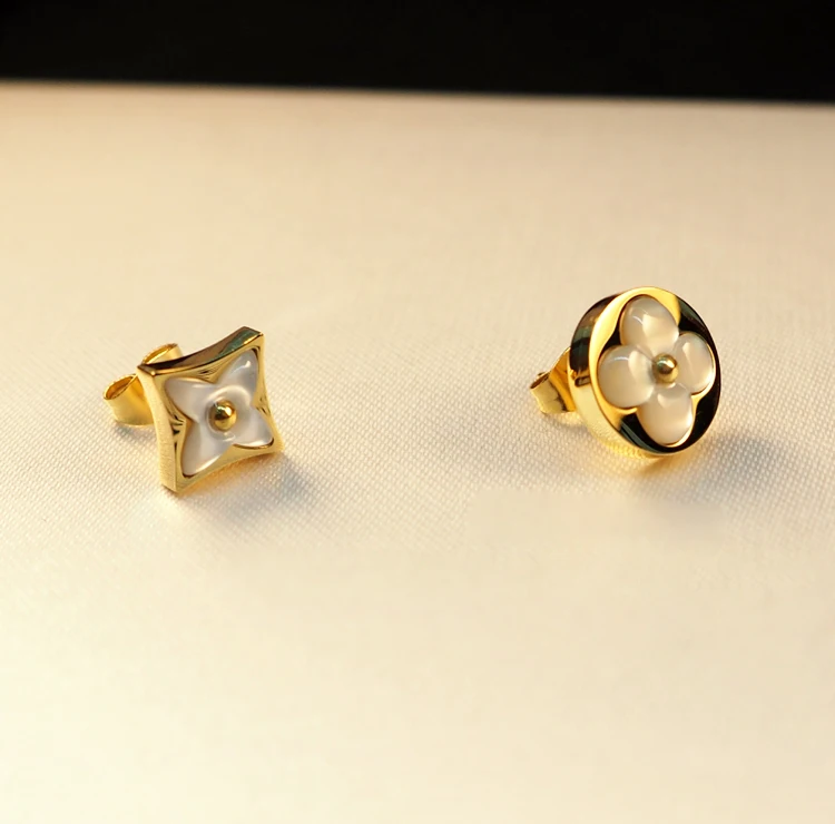 

high quality round Rhinestone with a four-leaf curved shell earrings and an ear-plated rose gold earring for women