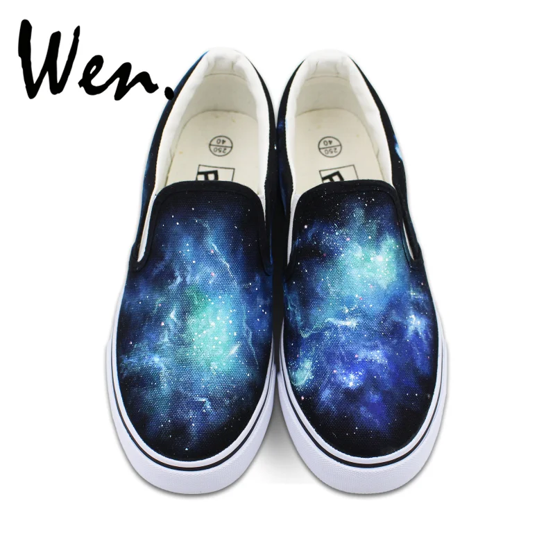 Prix pour Wen D'origine Bleu Galaxy Nébulaire Espace Custom Design Peint À La Main Chaussures Slip Sur Noir Toile Sneakers pour Homme Femme Prix pour Wen D'origine Bleu Galaxy Nébulaire Espace Custom Design Peint À La Main Chaussures Slip Sur Noir Toile Sneakers pour Homme Femme