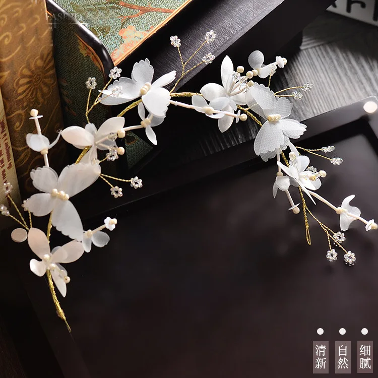 

The new Korean bride handmade silk yarn hair white hair headdress flower hair wedding dress accessories