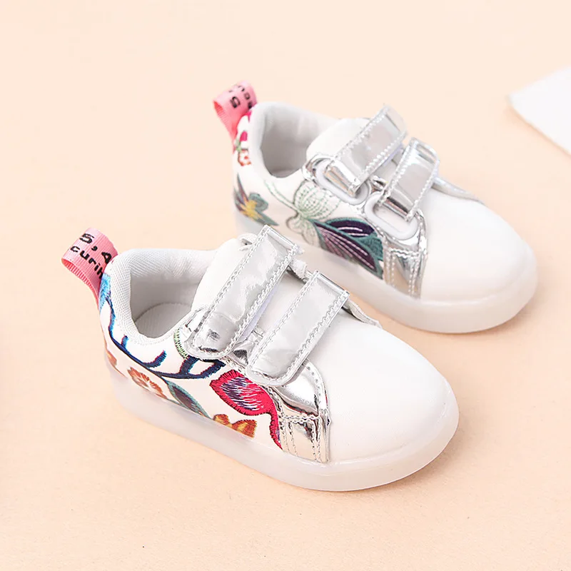 

Children's LED Spring And Autumn New Boys' And Girls' Chinese Wind Embroidered Sparkling Leisure Baby Shoes Glowing Unisex