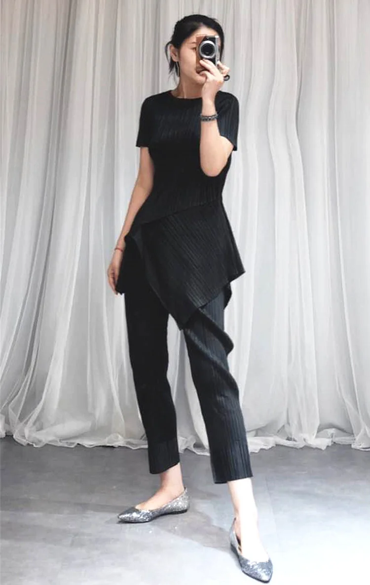 Брючный костюм летний женский Miyake плиссированный Набор Прямые сложенные раздельные брюки+ короткий рукав круглый воротник нестандартная футболка - Цвет: Black
