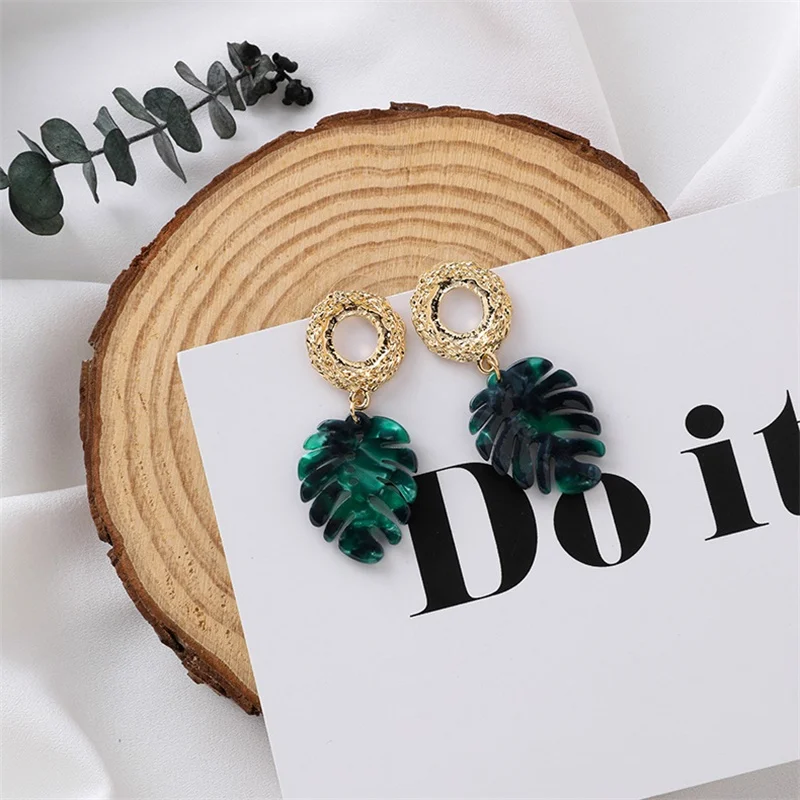 

Products Simple Mori Irregular Metal Ring Leaf Earrings Korean Personality Geometry Short Leaf Lady Pendant Earrings Jewelry 3#