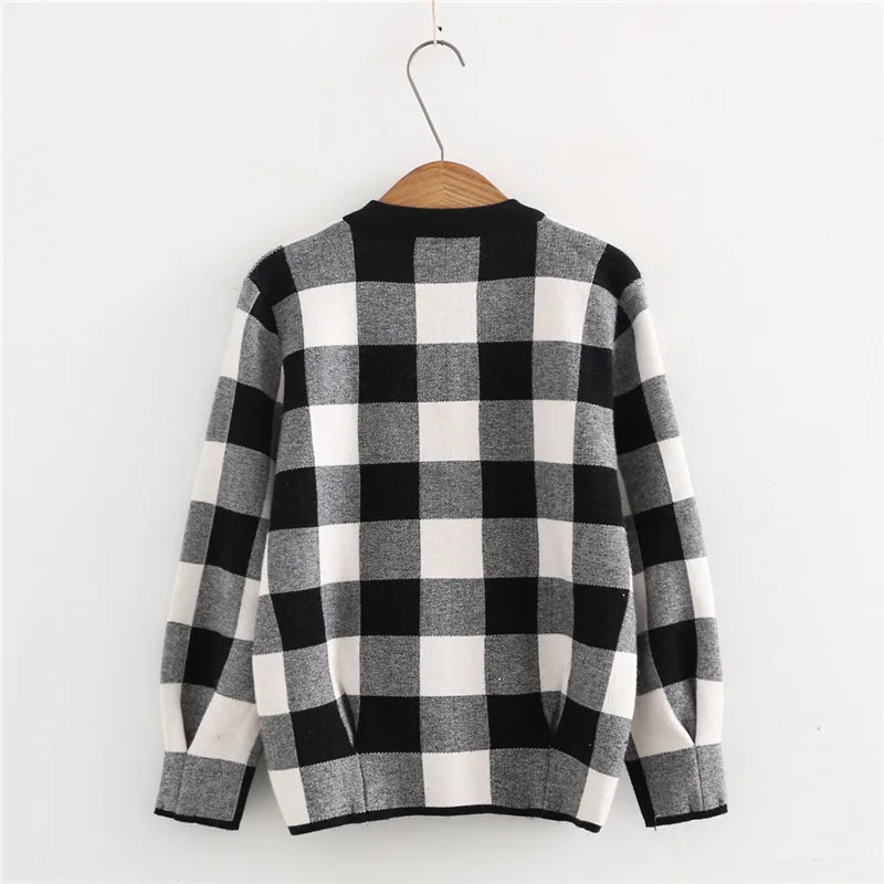 price reduction  Spring and Autumn New Wild Slim Thin Contrast Checkered sweater Jacket Women Warm Casual Knit Jacke
