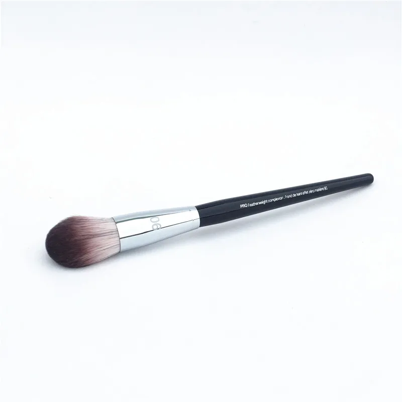 Sephora PRO Featherweight Complexion Brush #90 _ 2