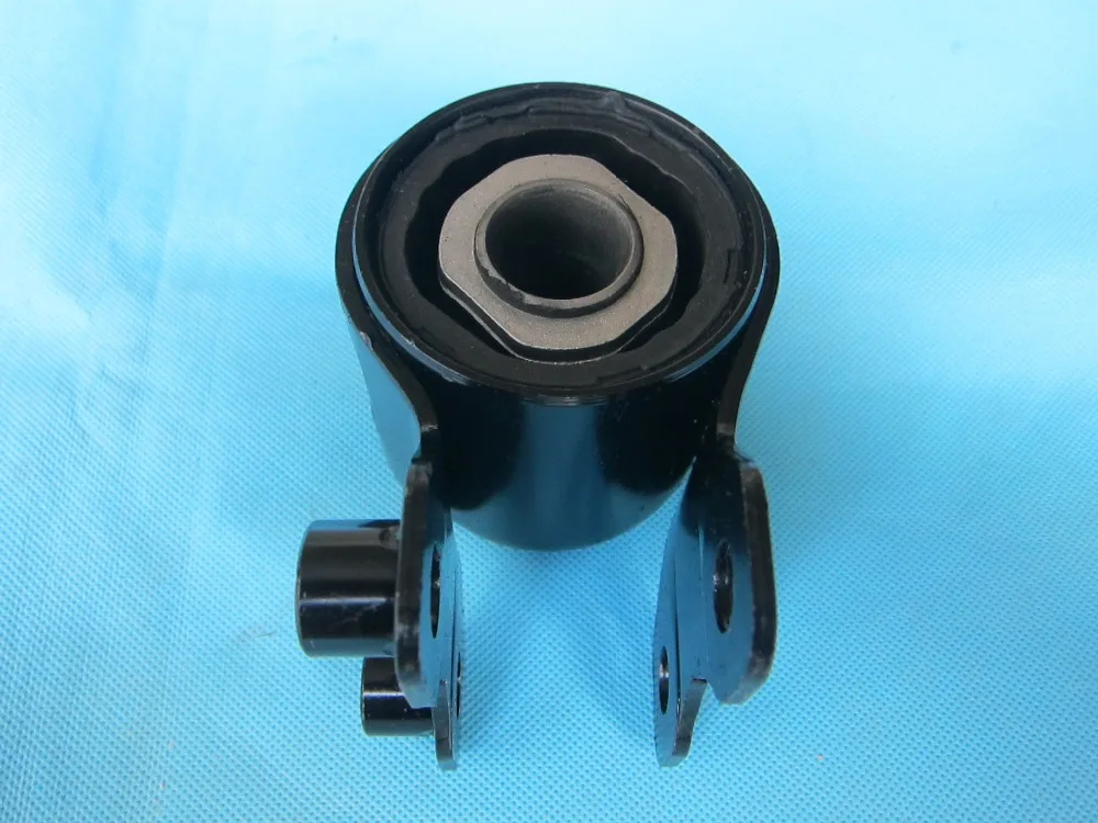 high quality contral arm bushing for mazda 3 hatchback and mazda 5in