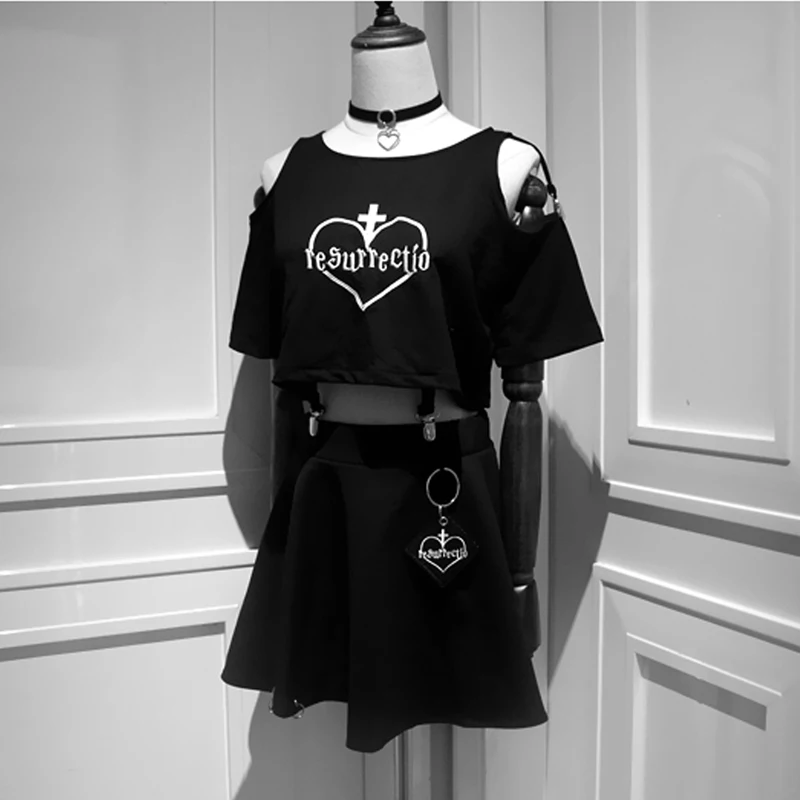 Темно-Черная Женская футболка в японском стиле Харадзюку, уличная женская футболка с вышивкой и сердечком, топы для девочек, футболки с открытыми плечами, рубашка