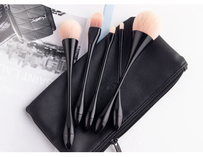 makeup brushes  (8)