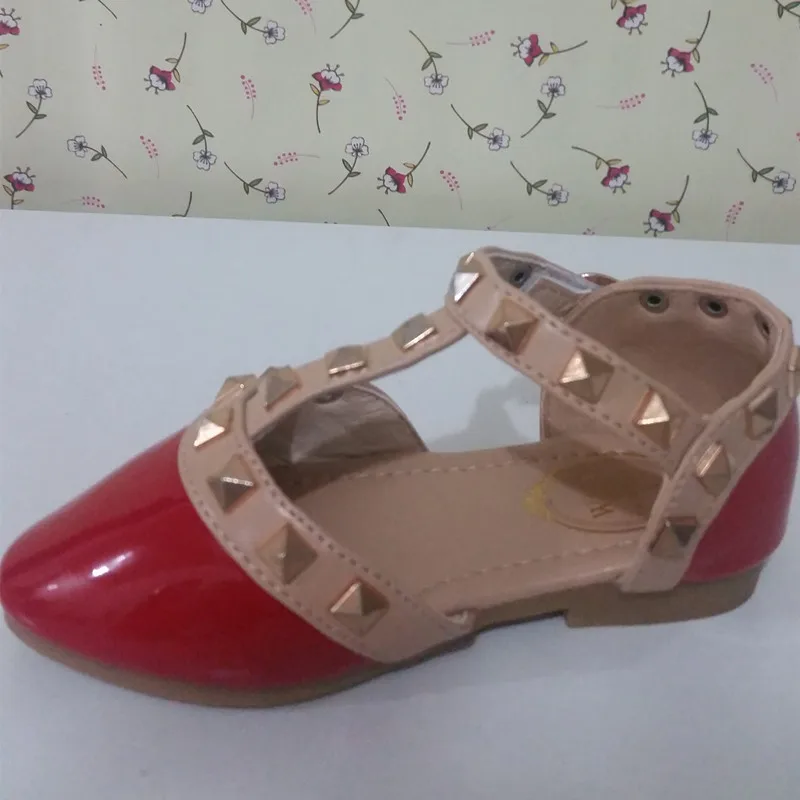 Летние сандалии с камешками для маленьких девочек розовые сандалии с заклепками из лакированной кожи для маленьких девочек детская кожаная обувь пляжная обувь красного цвета для малышей