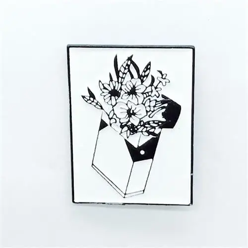 Новые сигареты палец планета астронавт роза цветок спичечный коробок Человек Девушка Личность Мода Ностальгический памятная брошь ювелирные изделия - Окраска металла: XZ693