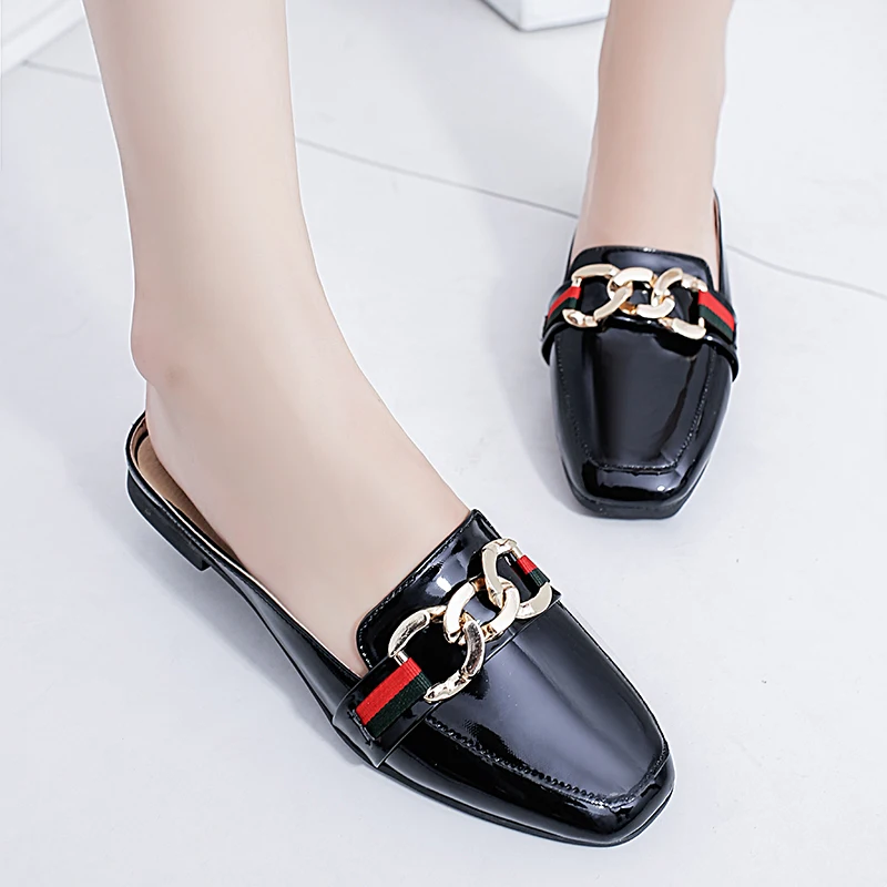 preço Chowaring 2018 Primavera Verão Nova moda feminina mulas chinelos de couro sólida de metal decoração sapatos baixos plana com Sapatas das mulheres