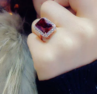 

Brilliant Amazing Square Red Stone Ring Red Cubic Zirconia Ring Rose Gold Color Cocktail Ring Women Jewelry