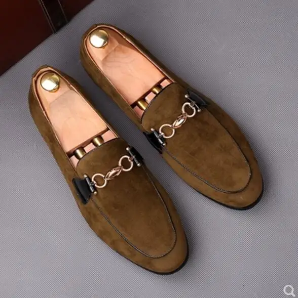 

New Arrival 2019 Men Suede Leather Loafers shoes Vintage Designer metal High Quality flats red Khaki wedding Fashion driver man