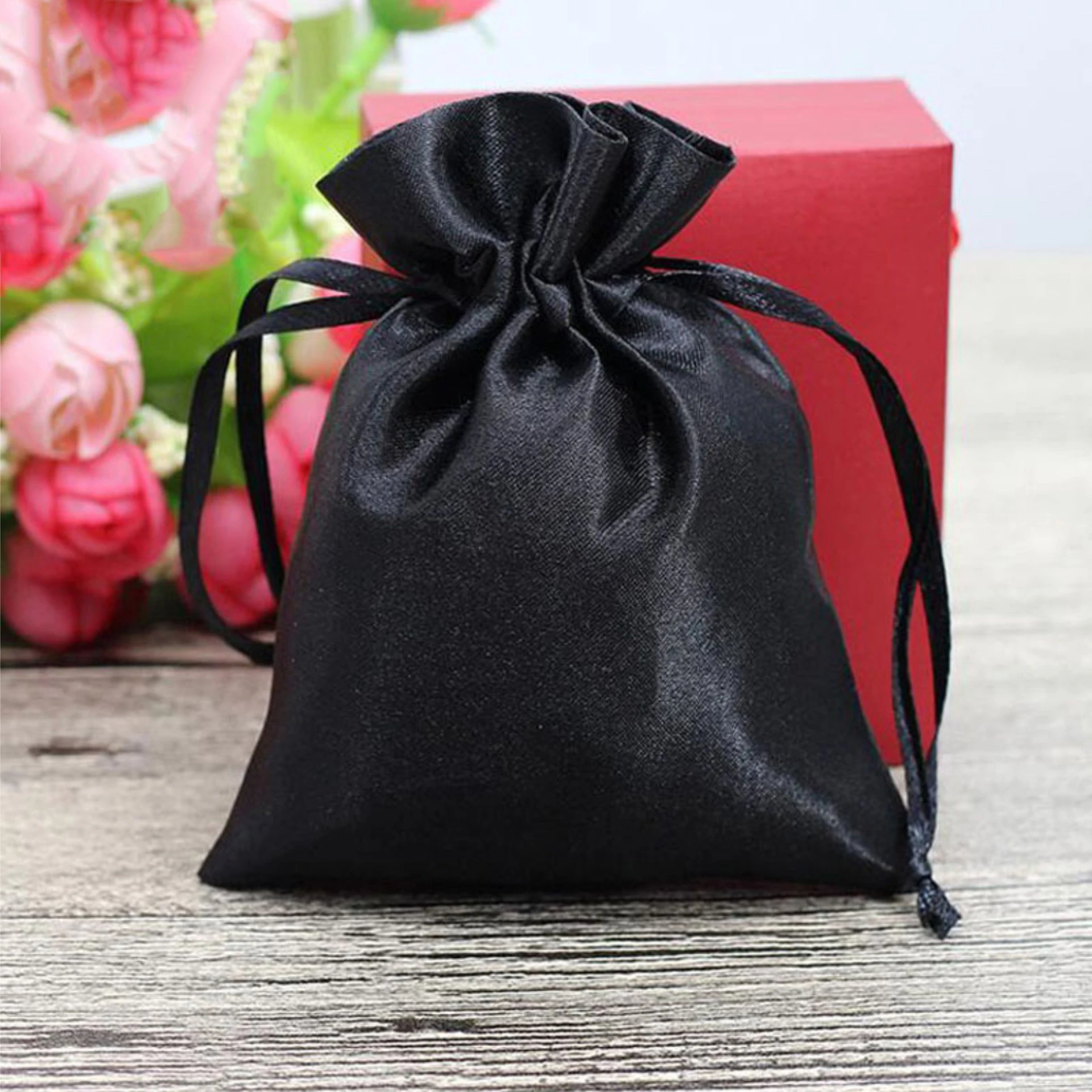 Атласный мешок для подарков, упаковка для ювелирных изделий на шнурке, на заказ, косметичка, вечерние, бисерные конфеты, роскошные гладкие Шелковые сумки с принтом логотипа - Цвет: Черный
