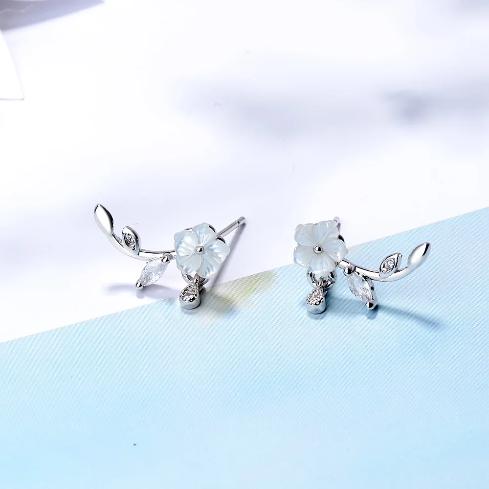 

XIYANNIKE Natural Shell Carving Flower Stud Earring Inlaid Rhinestone Personality Sweet Flower Earring For Women Jewelry VES7158