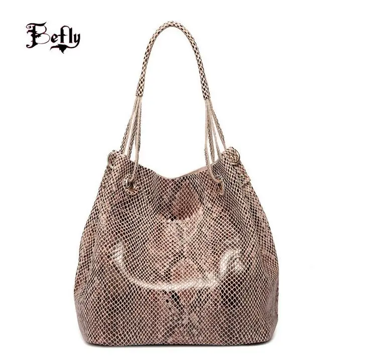 The new Individual Fashion Snake Designer Big Capacity Ladies Bags New Tassel Embossed PU Leather Cross