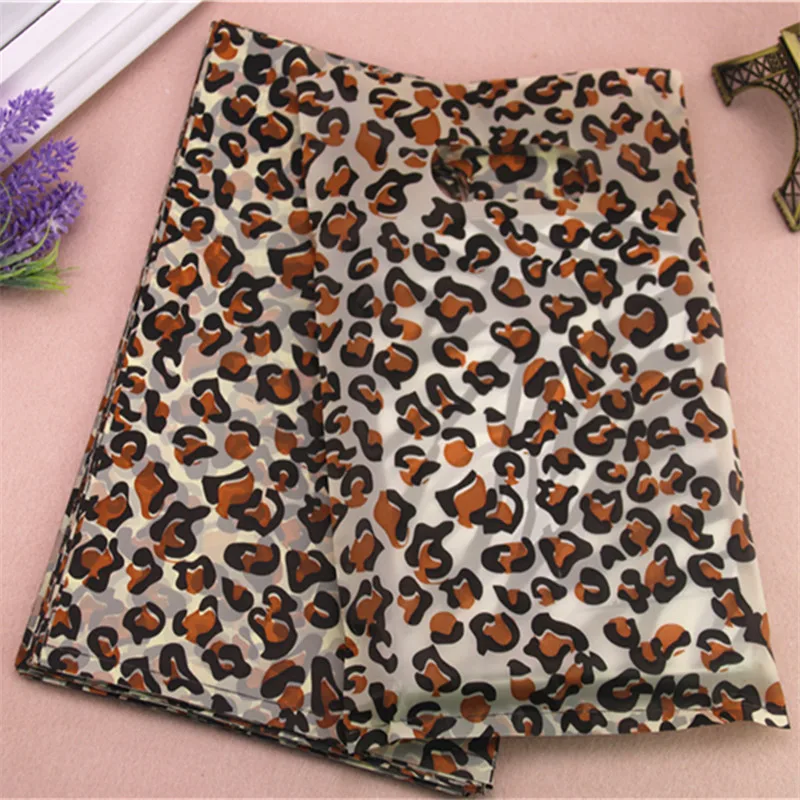 2016 New Design Wholesale 100pcs/lot 20*30cm Brown Sexy Leopard Packaging BagsWith Handle Plastic Underwear Clothing Bags