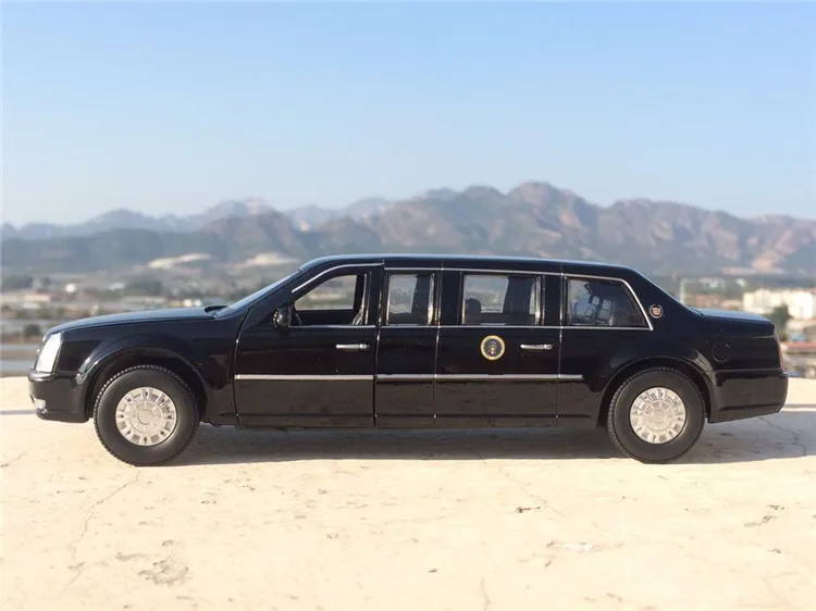 1/32 Cadillac DTS Presidential литая под давлением машина из сплава, армейская модель, один металлический автомобиль Cadillac, автомобиль со звуком, светильник, игрушки, новая коробка