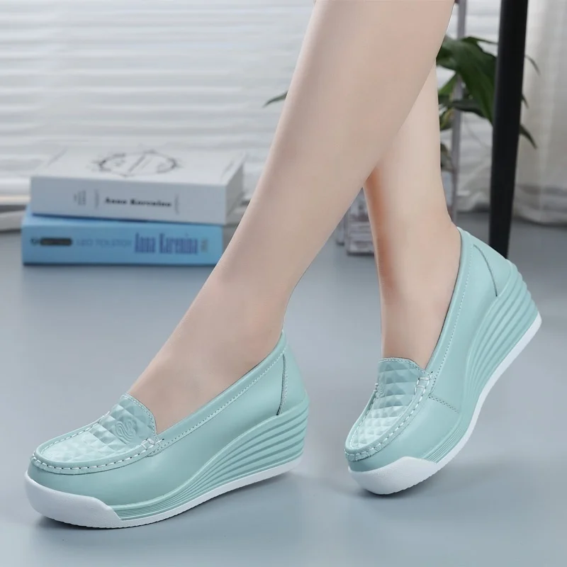Nurse Shoes Non-slip Lightweight Scrub Shoes Leather Workwear Slip-ons Shoes Medical Shoes for Women