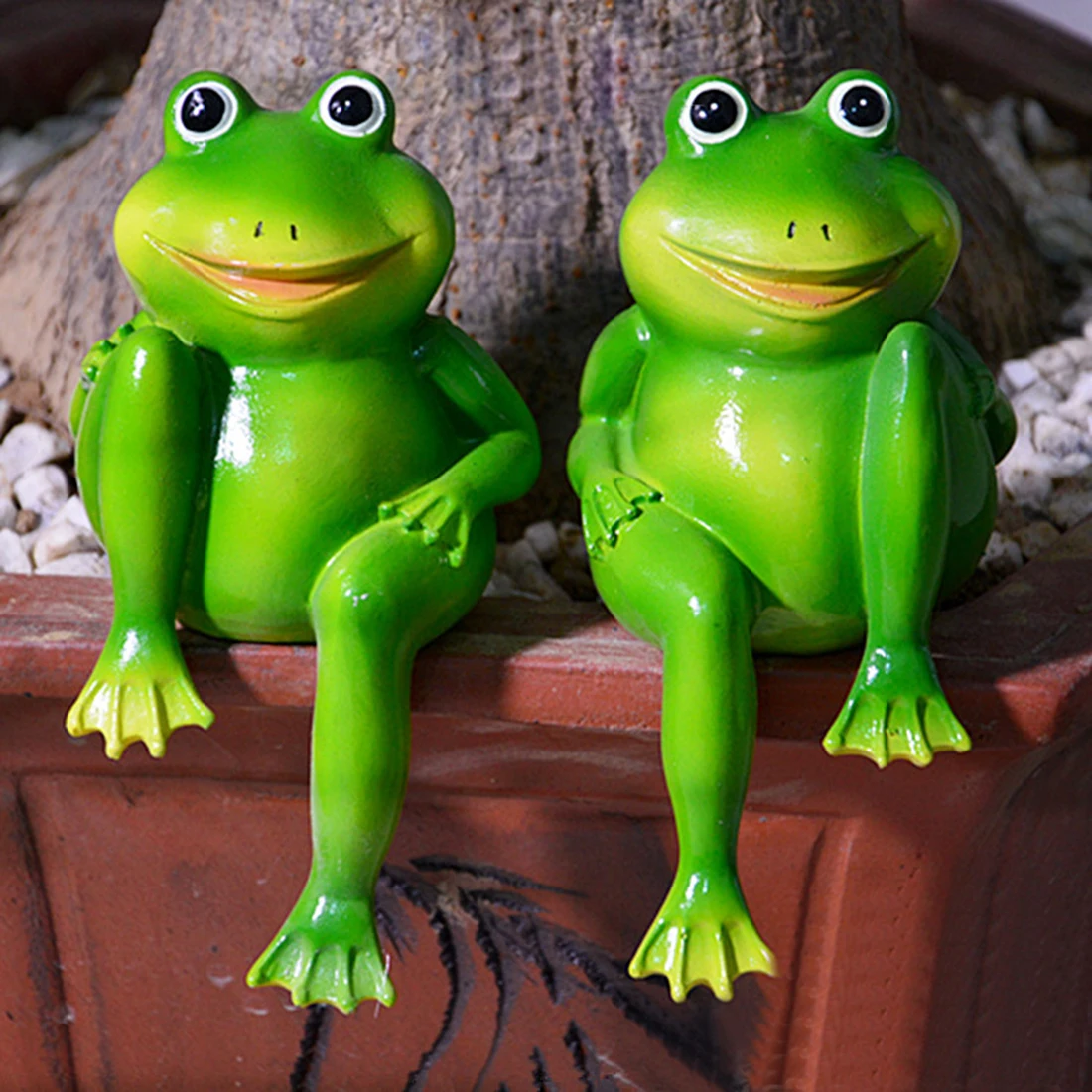  1Pair Cute Resin Sitting Frogs Statue Garden Store Decorative Frogs Sculpture Home Office Desk Gard