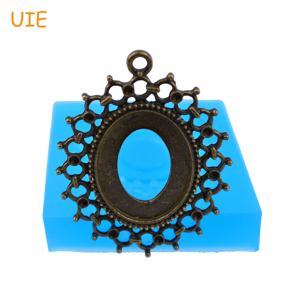 OYL076U 48.5mm Ornate Oval Frame Pendnt Silicone Mold Embellished Frame