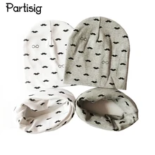 Детская шапка, шарф, хлопковая трикотажная шляпа для мальчика с принтом, шарф, 2 предмета в комплекте, зимняя детская шапка с принтом усов