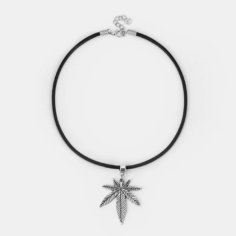 NEW. A LADIES BLACK LEATHER CORD 13-14" CHOKER BUTTERFLY NECKLACE NEW. A LADIES BLACK LEATHER CORD 13-14" CHOKER BUTTERFLY NECKLACE