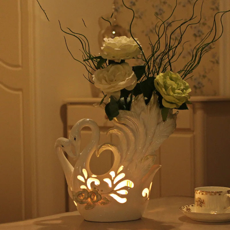 

Fashion A Pair Of White Swans Falling In Love Statue Wedding Gift Creative Vase Led Lamp Resin Decor Table Lamps For Bed Room