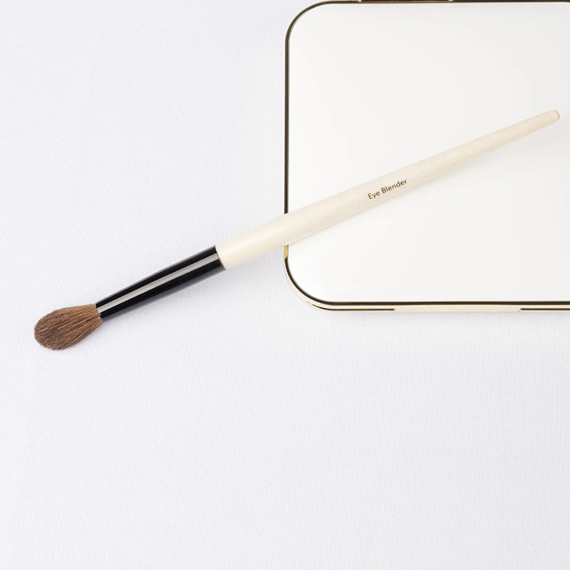 BOBBI BROWN EYE BLENDER BRUSH _ 2
