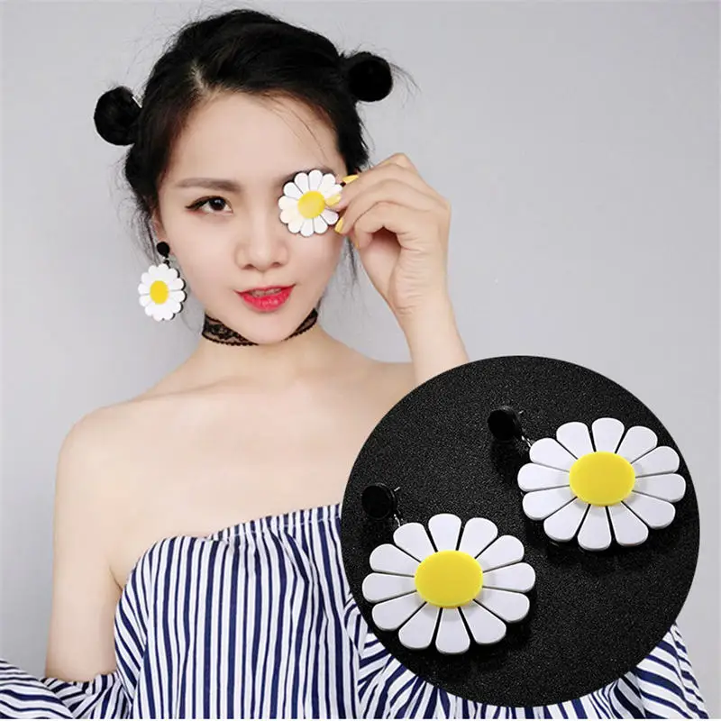 

Fashion Cute Acrylic Flowers Earrings Charming Stud Earrings for Women Gifts