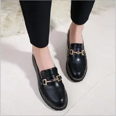 

2017 spring and summer new flat-bottomed round women's singles shoes Korean simple color shallow mouth patent leather metal trim