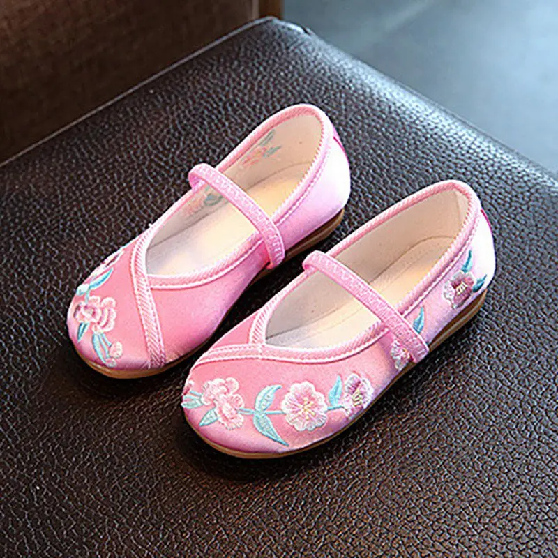 

Lovely Children's Girls Chinese Traditional National Cloth Embroidered Cheongsam Shoes Ballet Flats