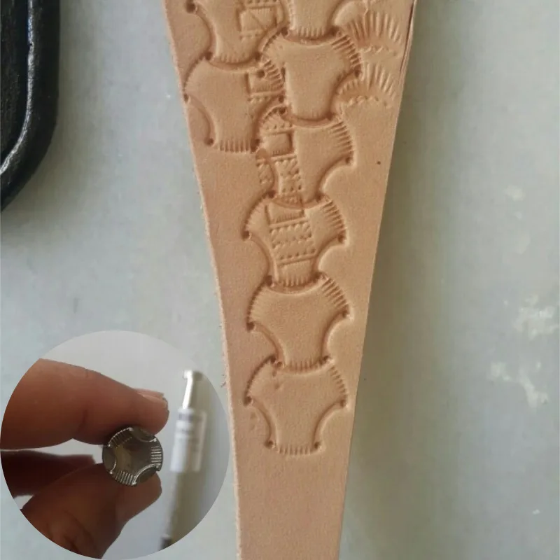 1Pcs Leather Printing Tool Alloy Saddle Making Carving Handmade Leatherwear Craft DIY Punch Stamps Metal Leather Stamping Saddle