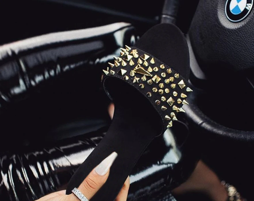 

Summer Women Sandals Rivet Cut Out Ladies Flat Form Sandals Outdoor Holiday Slides 9030
