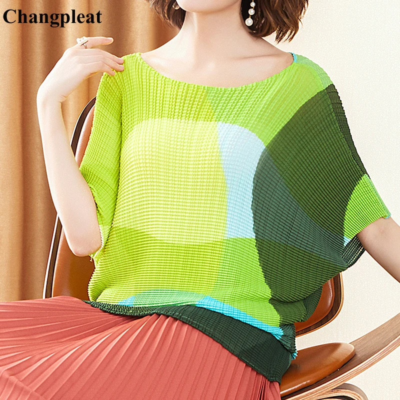 Changpleat, летняя коллекция Для женщин футболки топы Miyak плиссированные Модные свободные рукав "летучая мышь" Большой Размеры женская футболка с цветными деталями прилив
