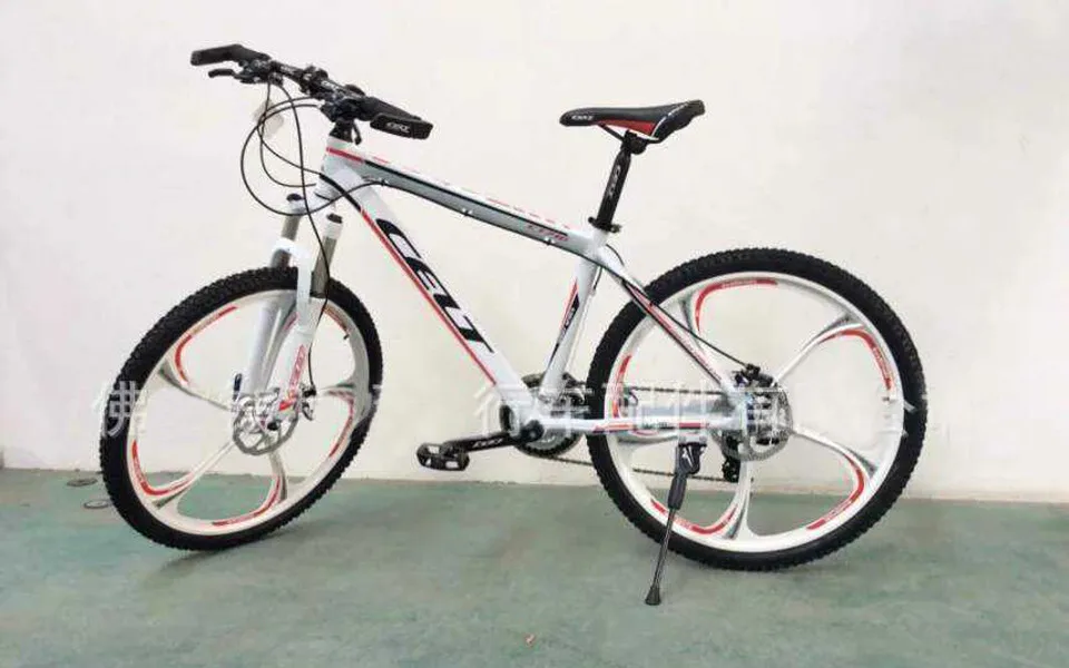 Cheap New 26-Inch Mountain Bicycle Magnesium Alloy Lntegrally Molded Five Spokes Wheel Compatible 8/9/10 Speed Cassette Sprockets 11 Cheap New 26-Inch Mountain Bicycle Magnesium Alloy Lntegrally Molded Five Spokes Wheel Compatible 8/9/10 Speed Cassette Sprockets 11