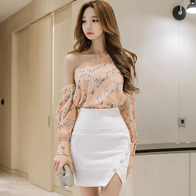 

2019 Autumn Full Sleeve One-Shoulder Words Print Blouse Mini Bodycon Skirt Women Two Piece Sets Casual Dress