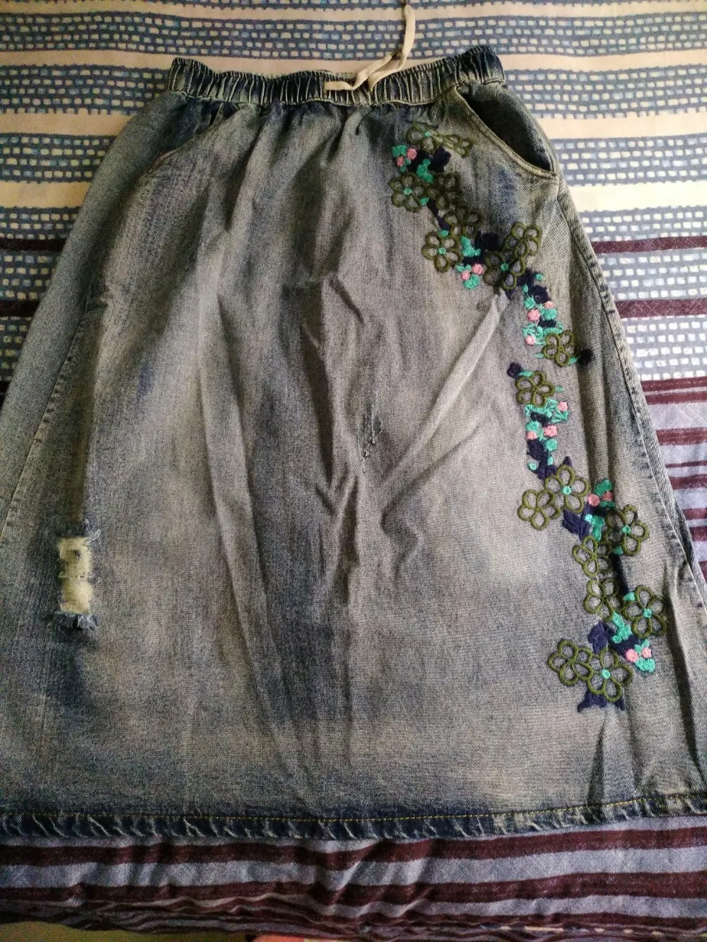 Мода вышивка 100% хлопок джинсовые юбки женские колледж Стиль эластичный пояс был тонкий ретро рваные длинные юбки wq1784 завод