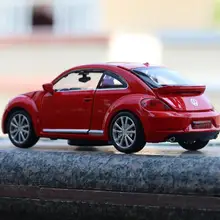 1:32 Масштаб Volkswagen Beetle модель автомобиля литой металлический игрушечный автомобиль звук и светильник 4 открытые двери