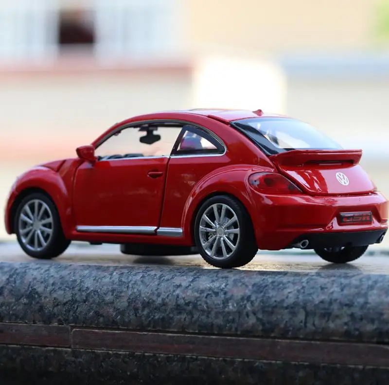

1:32 scale Volkswagen Beetle alloy pull back car model diecast metal toy vehicles sound&light 4 open doors free shipping