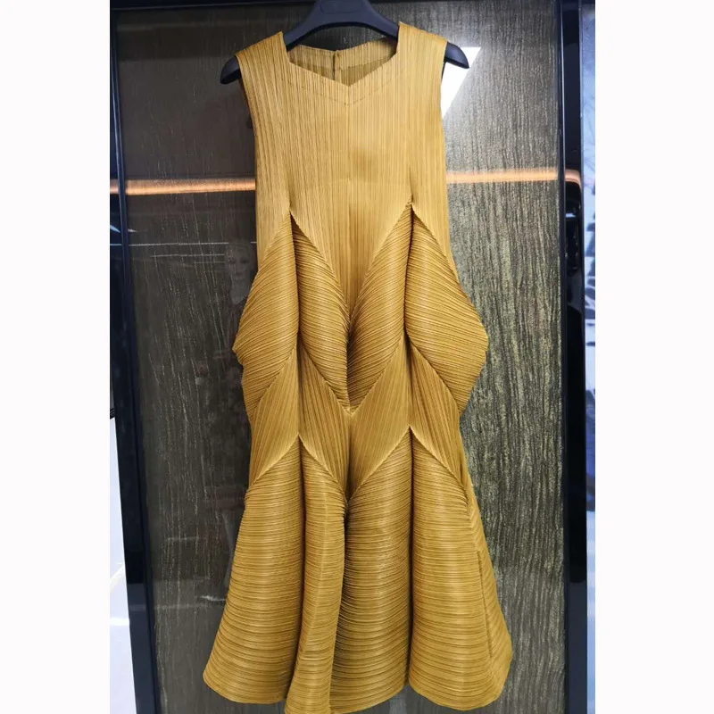 Летнее женское платье размера плюс, новинка, одноцветное стрейчевое плиссированное платье миди с v-образным вырезом без рукавов для женщин 45-80 кг