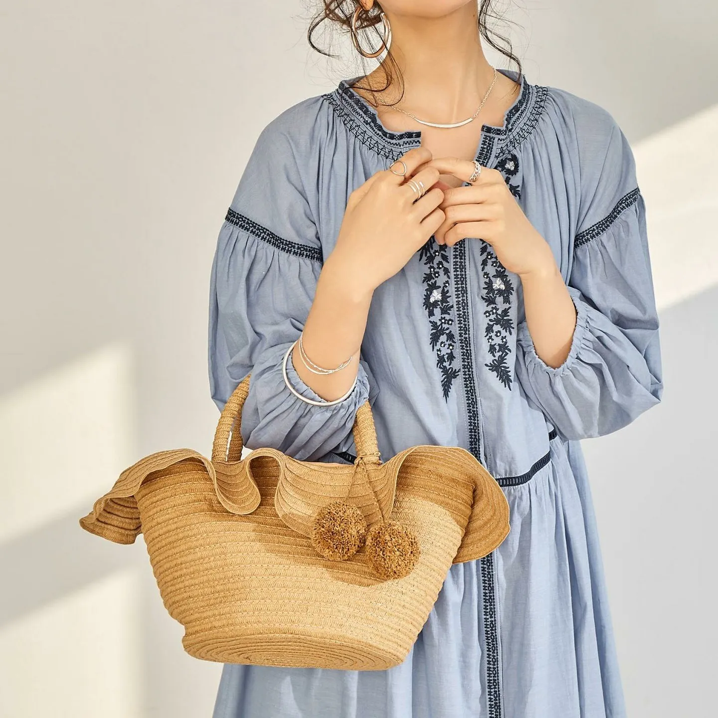 

2018 New Japanese Holiday Style Romantic Lace Straw Bag Hand Basket Beach Bag