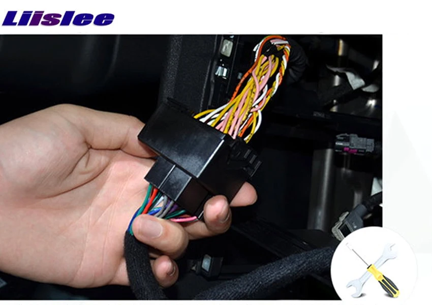 Plug and play Will not damage the Original car lineXeen all configuration features of the original carThe original car display screen displays the rev sing image