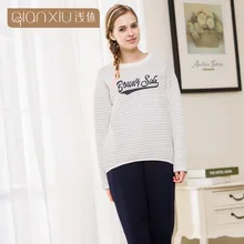 Qianxiu зима пижамный комплект В Полоску Хлопок пары с длинным рукавом Письмо печати пижамы круглый воротник домашняя одежда для женщин