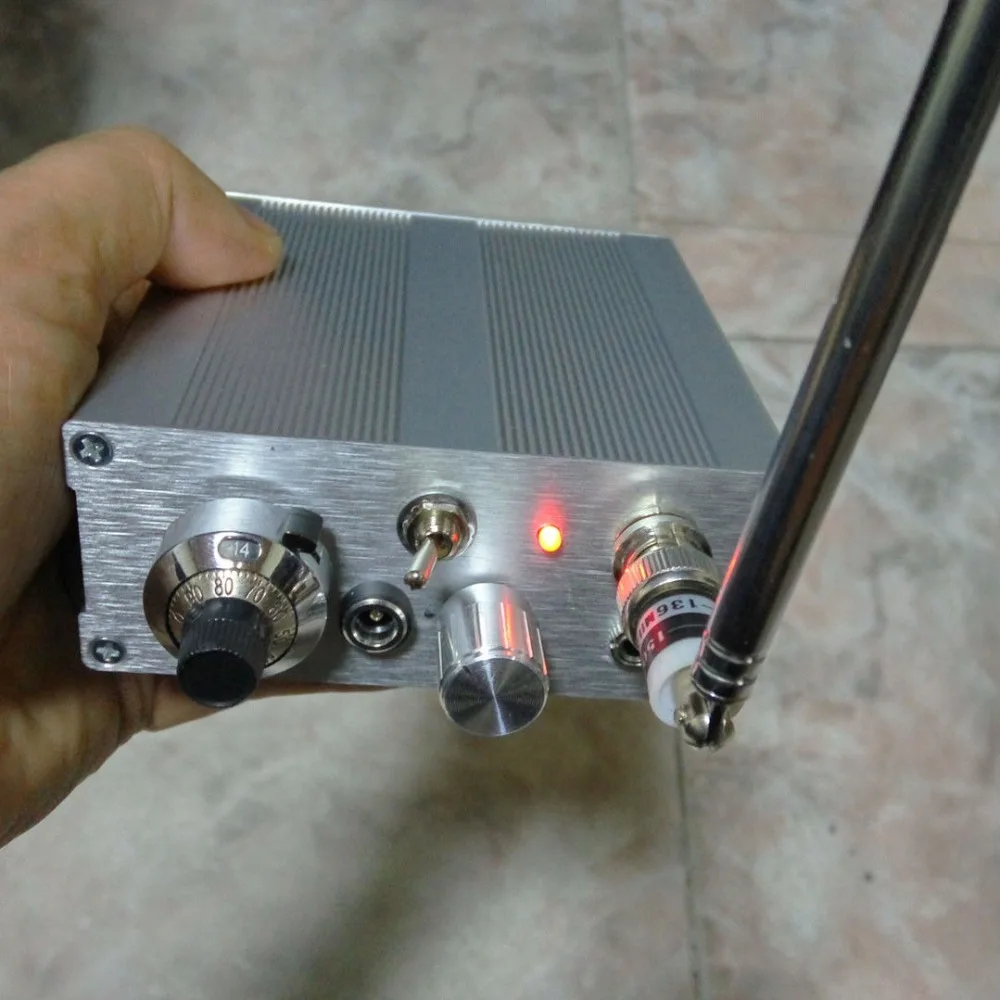 118-136MHZ Aviation Band Receiver AM Airband Aviation frequency Receiver+ built-in lithium battery+ earphone+ antenna