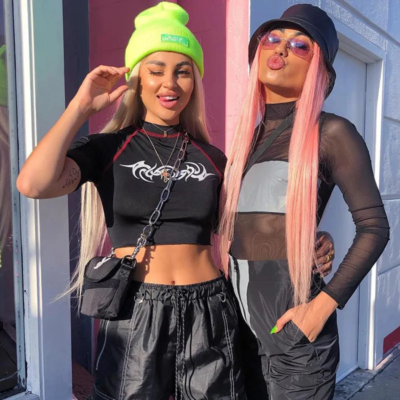 أسود طباعة مثير T قميص 2019 الصيف الشارع الشهير عارضة الجرافيك تيز المرأة موك الرقبة قصيرة الأكمام المحاصيل قمم