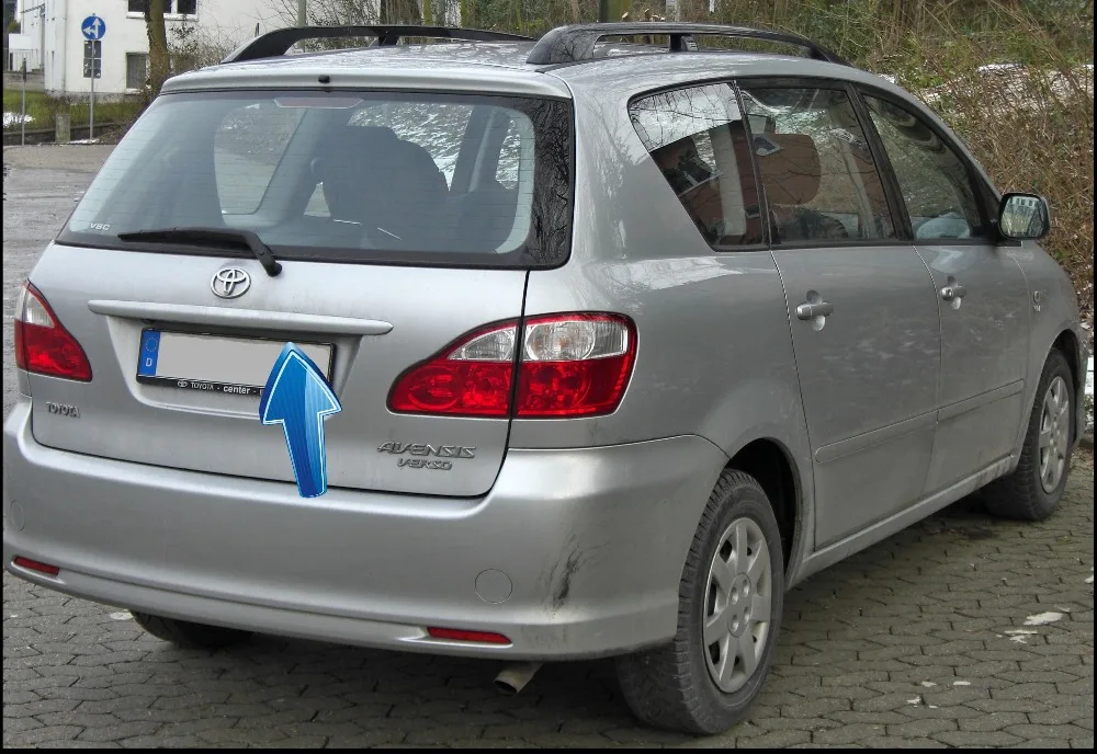 Toyota_Avensis_Verso_20090215_rear111 