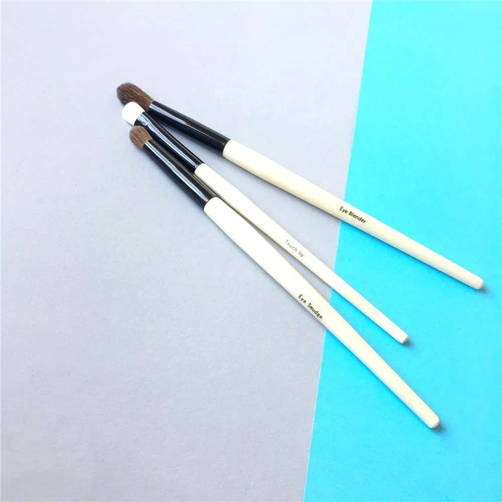 Bobbi Brown Eye Blender Smudge Touch-up Brush _ 2